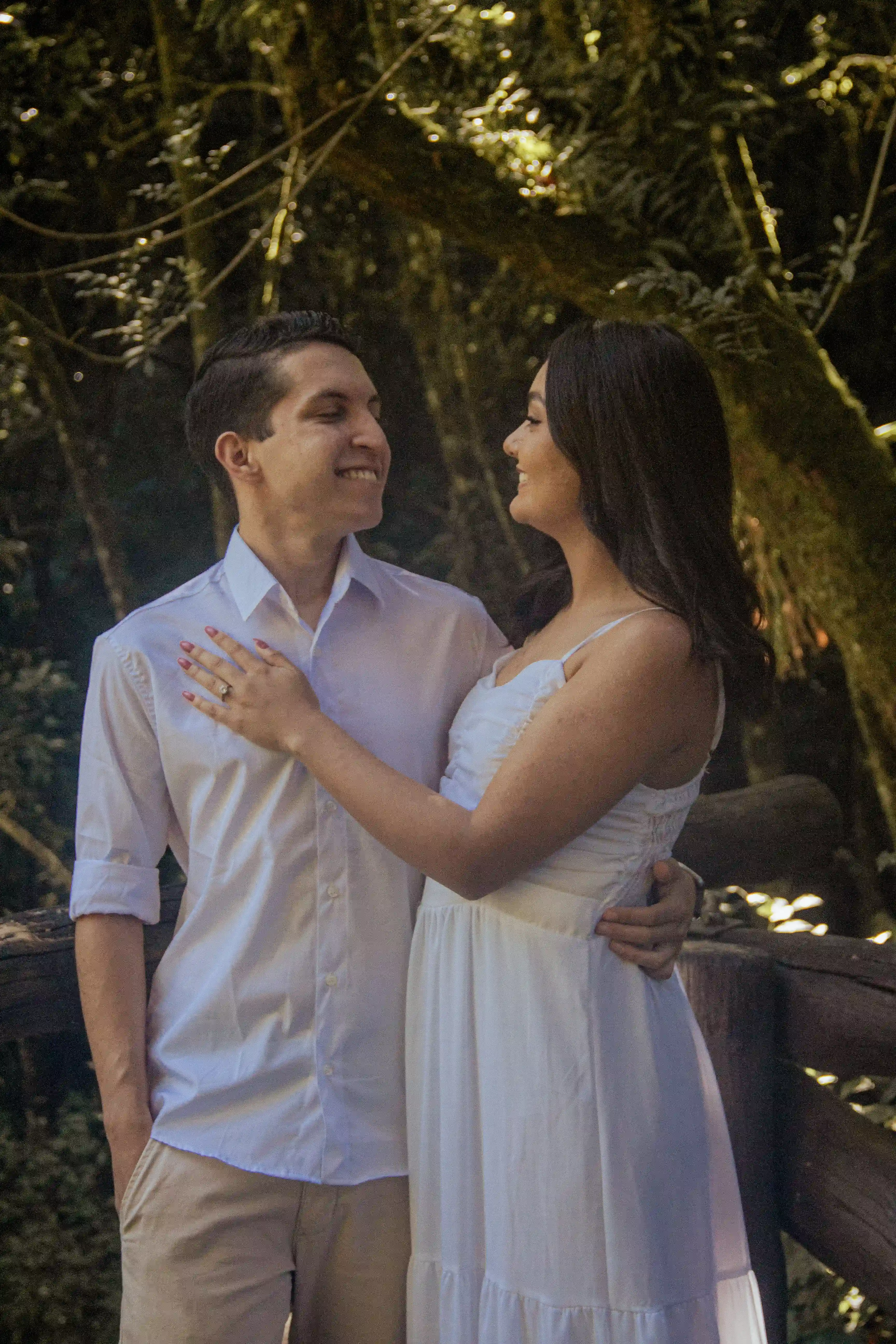 Guilherme e Taine sorrindo juntos